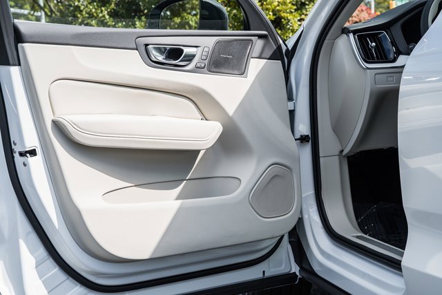 New 2026 Volvo XC60 B5 Ultra w/ Protection Package Premier image 33