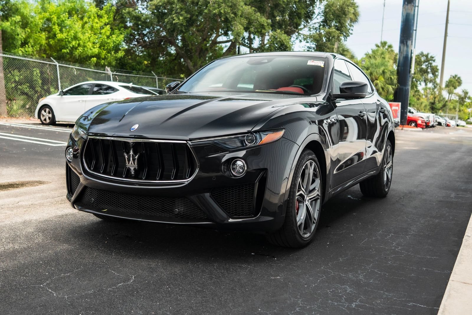 Used 2019 Maserati Levante Trofeo AWD/4WD image 4