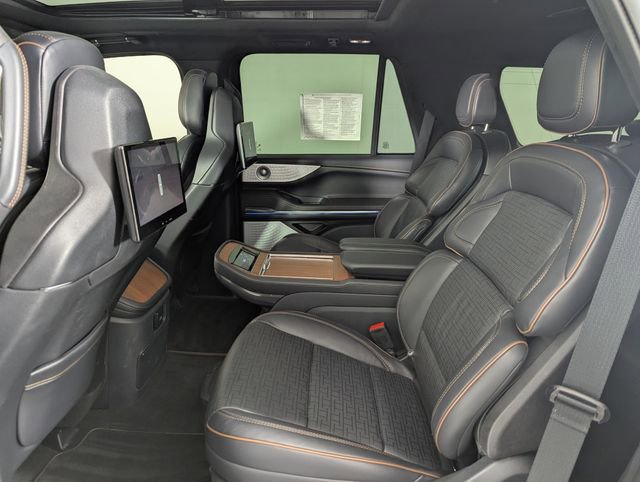 Used 2025 Lincoln Navigator Black Label image 24