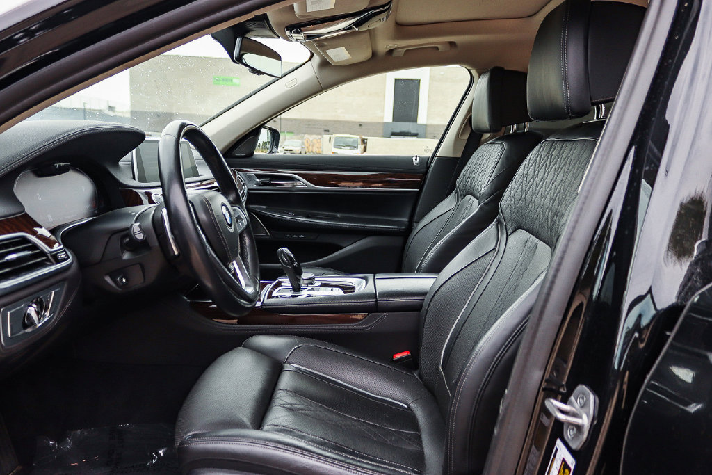 Used 2022 BMW 750i xDrive AWD/4WD image 19