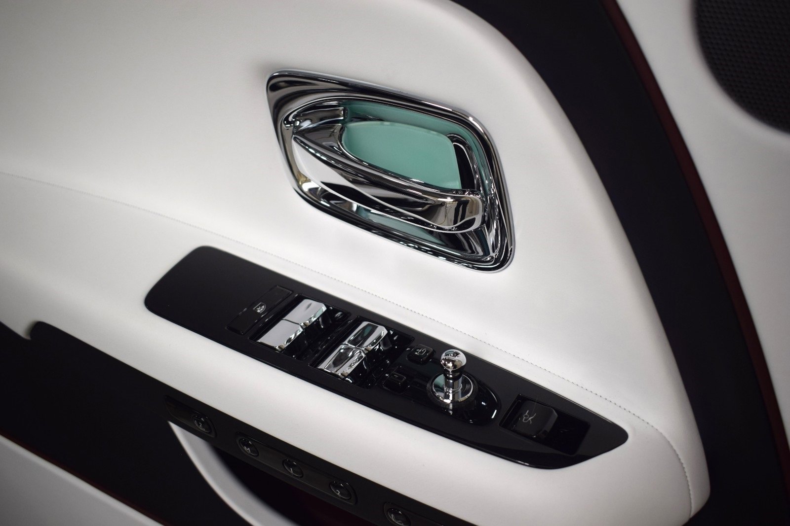 New 2025 Rolls-Royce Spectre w/ Leather Finishing Pack image 37