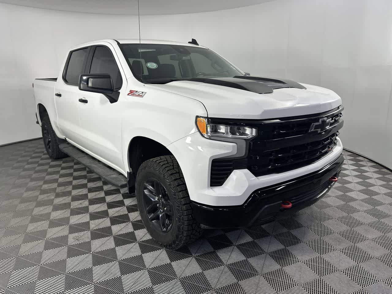 Used 2023 Chevrolet Silverado 1500 LT Trail Boss w/ Protection Package AWD/4WD image 2