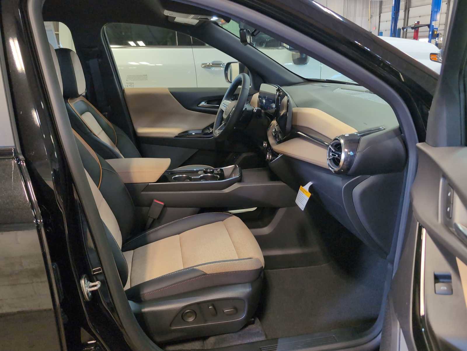 New 2026 Chevrolet Equinox ACTIV w/ Convenience Package III image 27