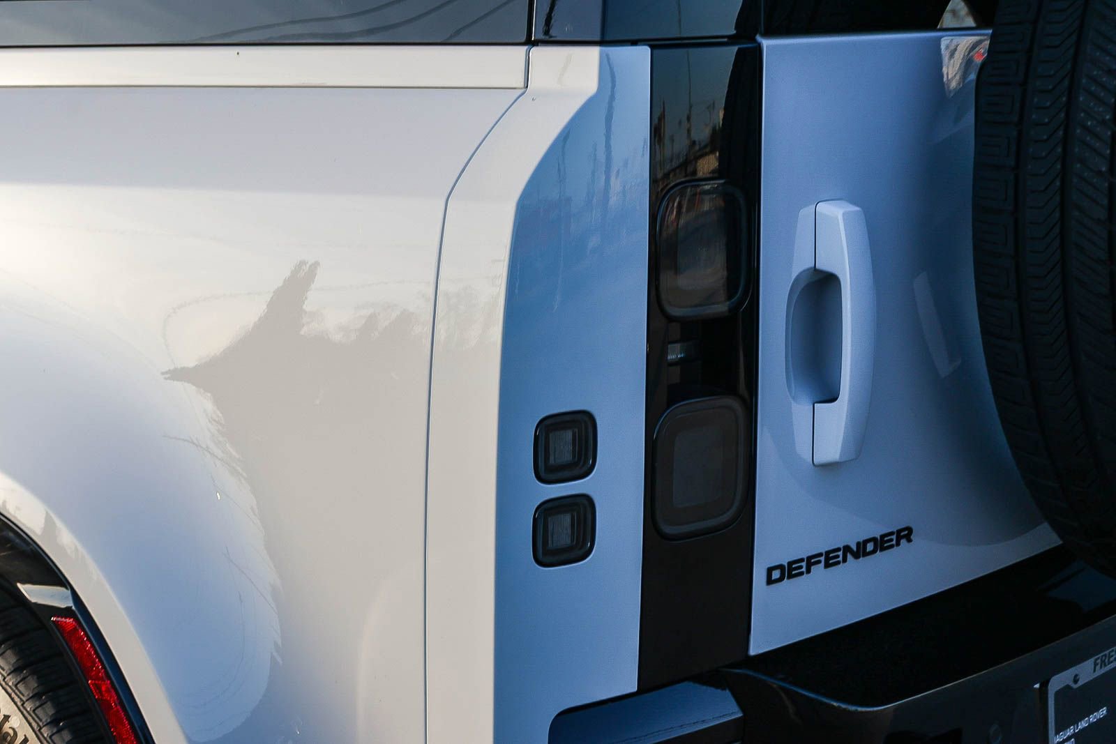 New 2026 Land Rover Defender 110 X-Dynamic SE image 11