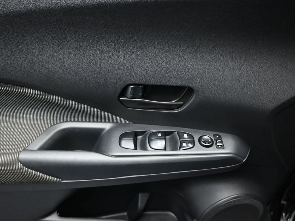 Used 2020 Nissan Kicks S image 17