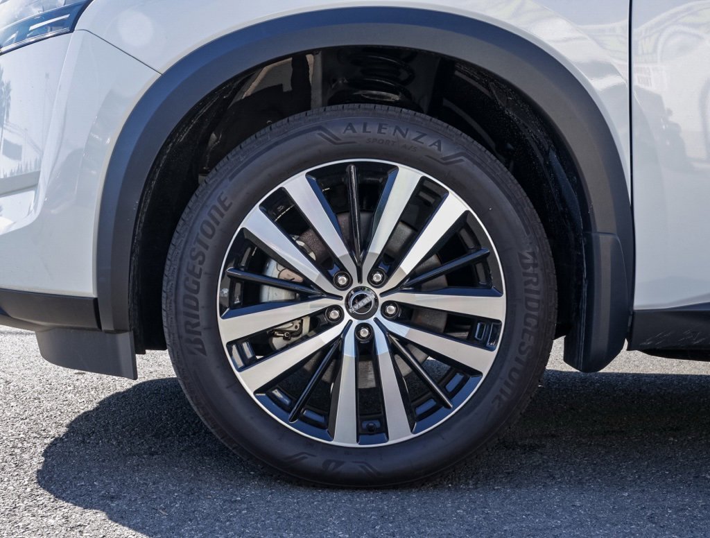 Used 2025 Nissan Pathfinder Platinum w/ Cargo Package image 12