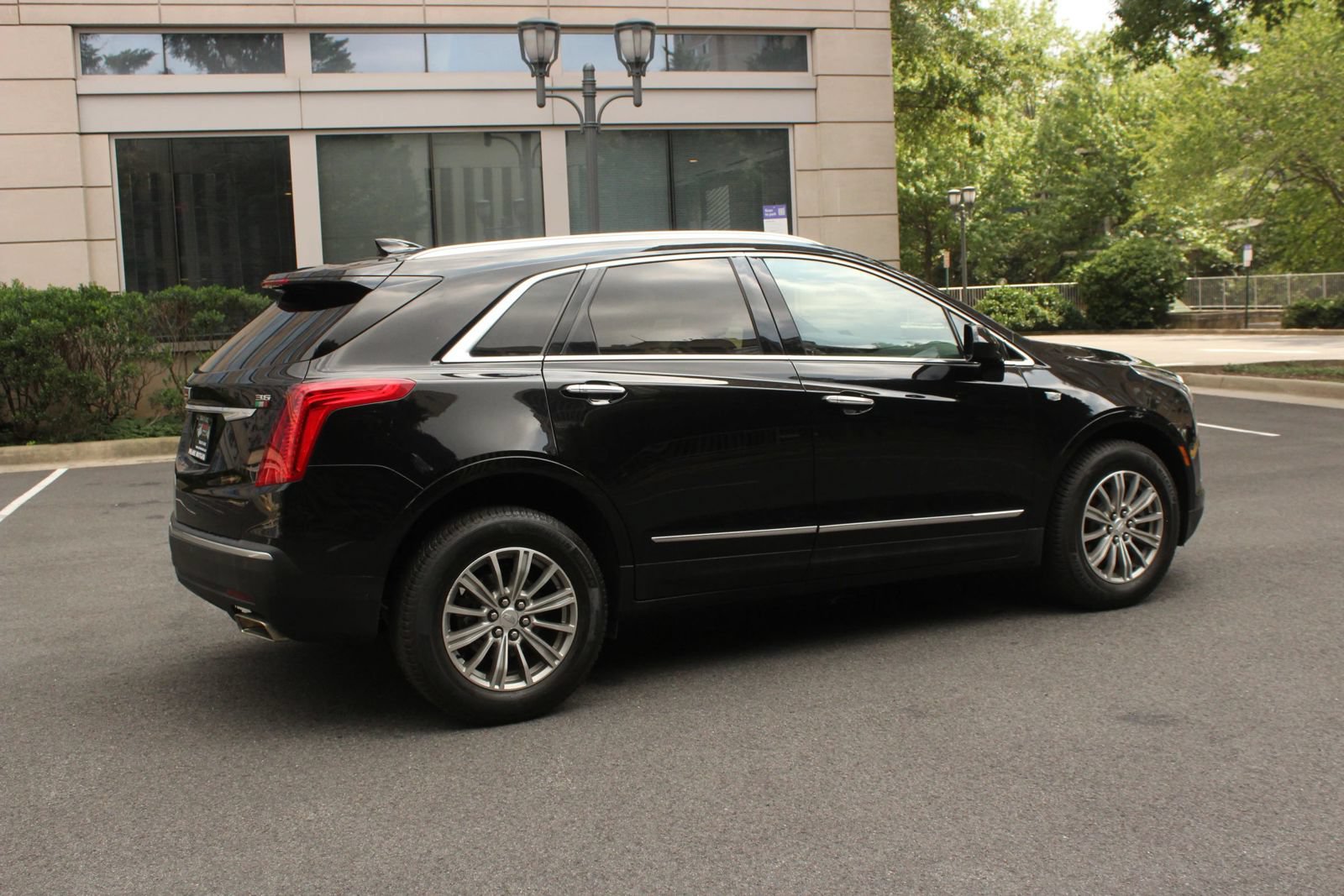 Used 2018 Cadillac XT5 Luxury w/ Driver Awareness Package FWD image 6