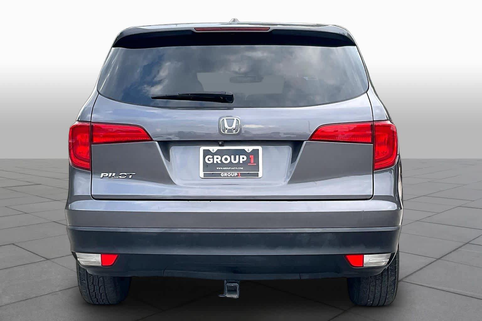 Used 2017 Honda Pilot EX image 5