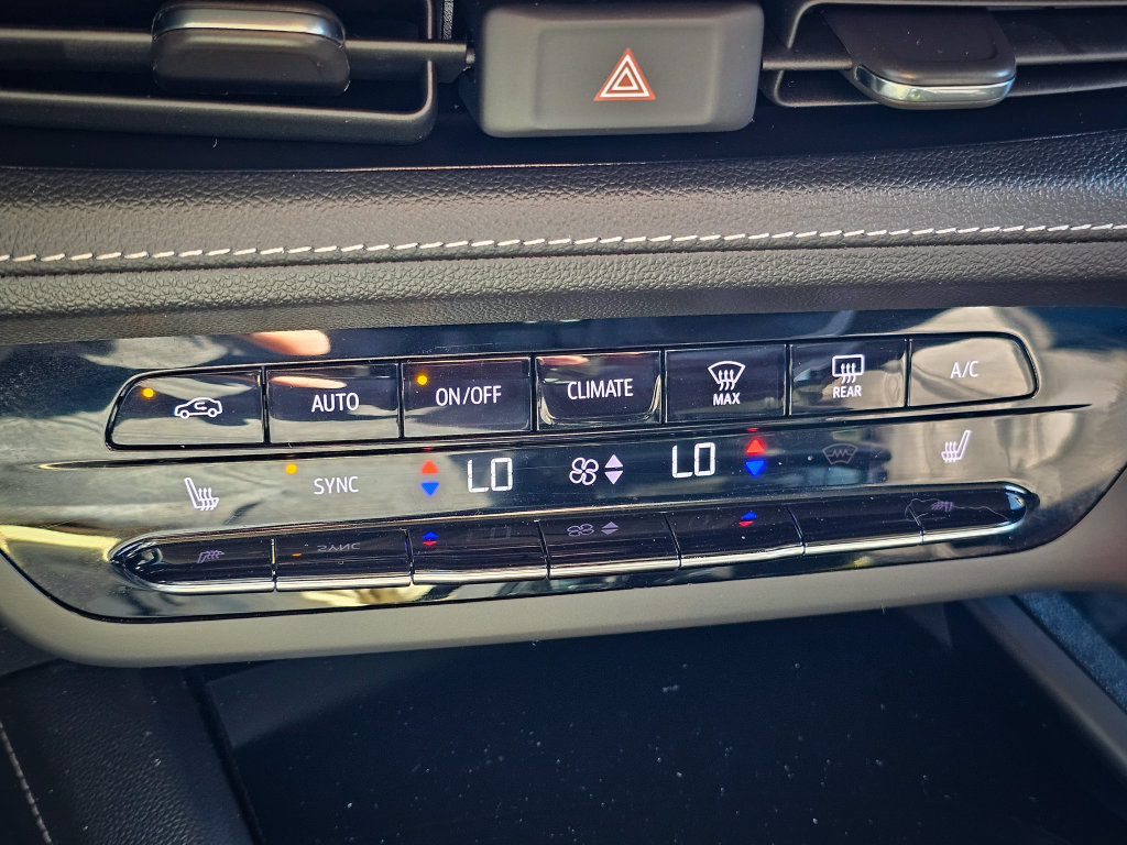 Used 2023 Buick Envision Essence AWD/4WD image 25
