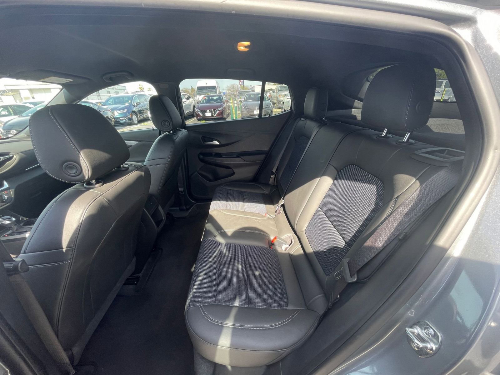 Used 2025 Buick Envista Preferred image 21