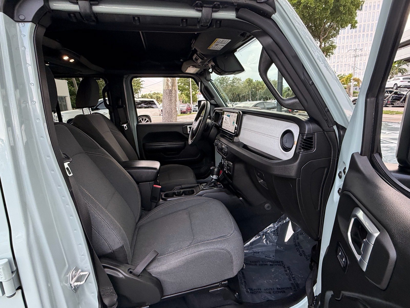 Used 2024 Jeep Wrangler Unlimited w/ Convenience Group AWD/4WD image 18