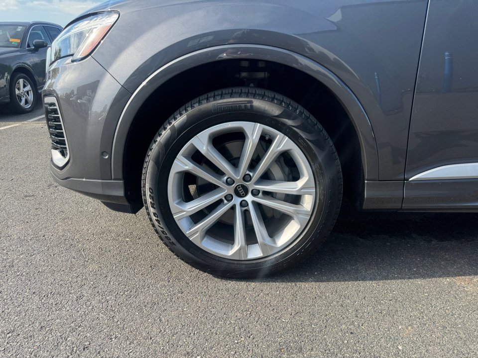 Certified 2025 Audi Q7 2.0T Premium w/ Convenience Package AWD/4WD image 27