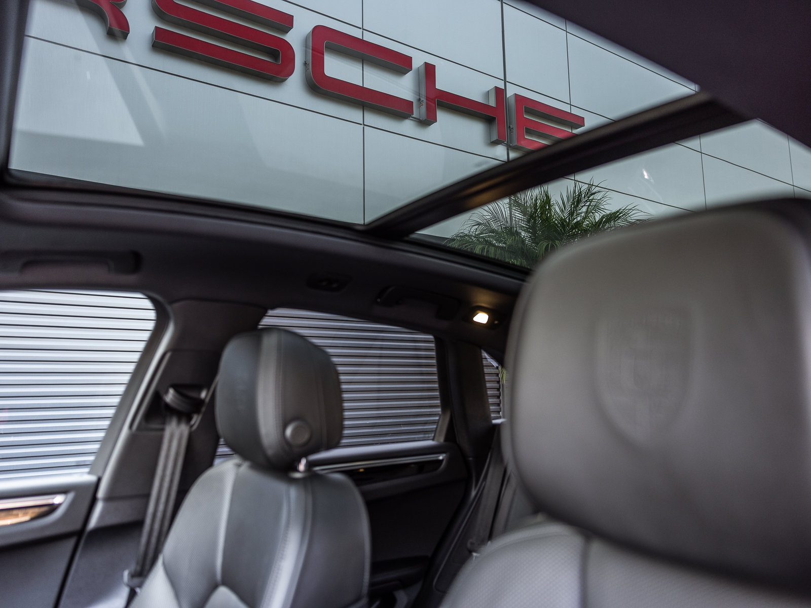 Certified 2023 Porsche Macan AWD/4WD image 17
