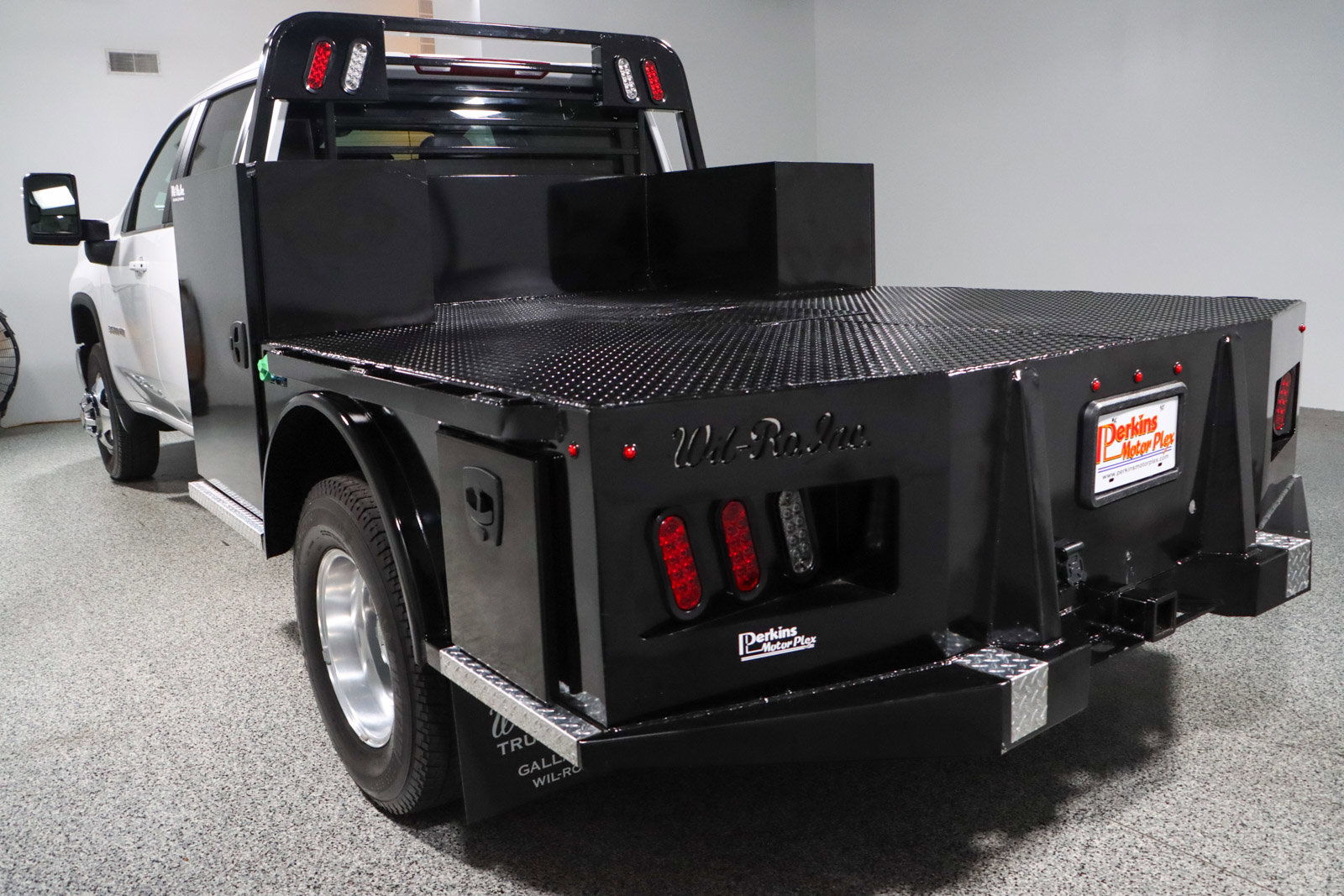 Used 2024 Chevrolet Silverado 3500 LT w/ Convenience Package image 10