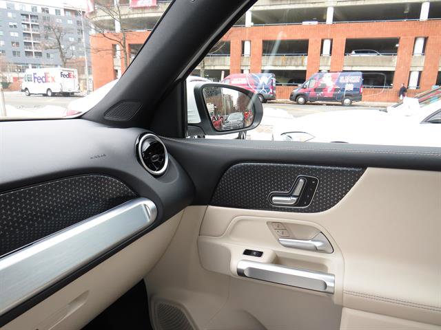 Used 2025 Mercedes-Benz GLB 250 4MATIC image 16