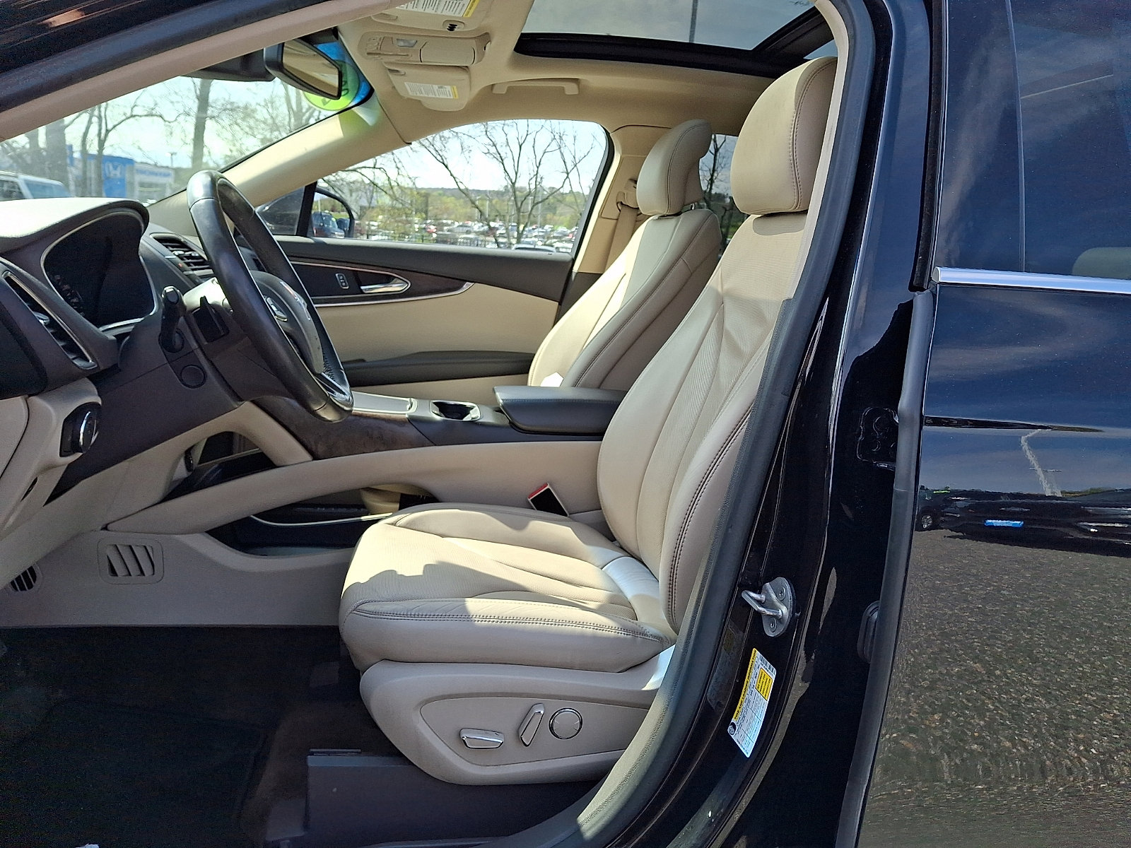 Used 2016 Lincoln MKX Reserve w/ Driver Assistance Package AWD/4WD image 13