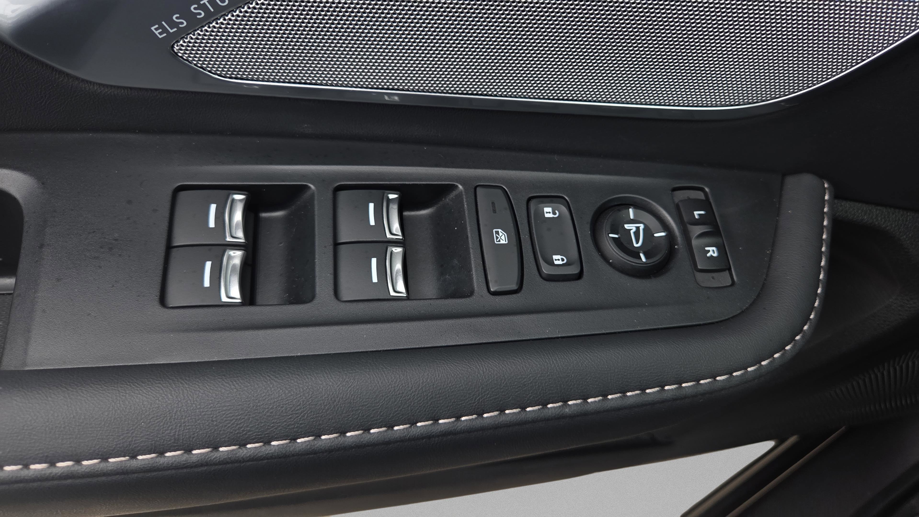 Certified 2025 Acura RDX SH-AWD w/ Technology Package image 10