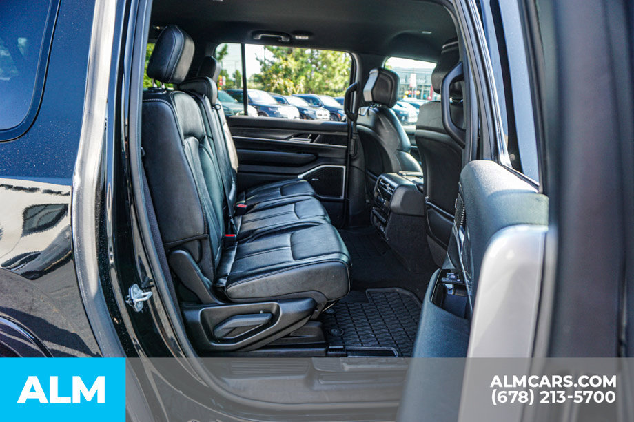Used 2024 Jeep Wagoneer L Series II w/ Flexible Seating Group RWD image 23