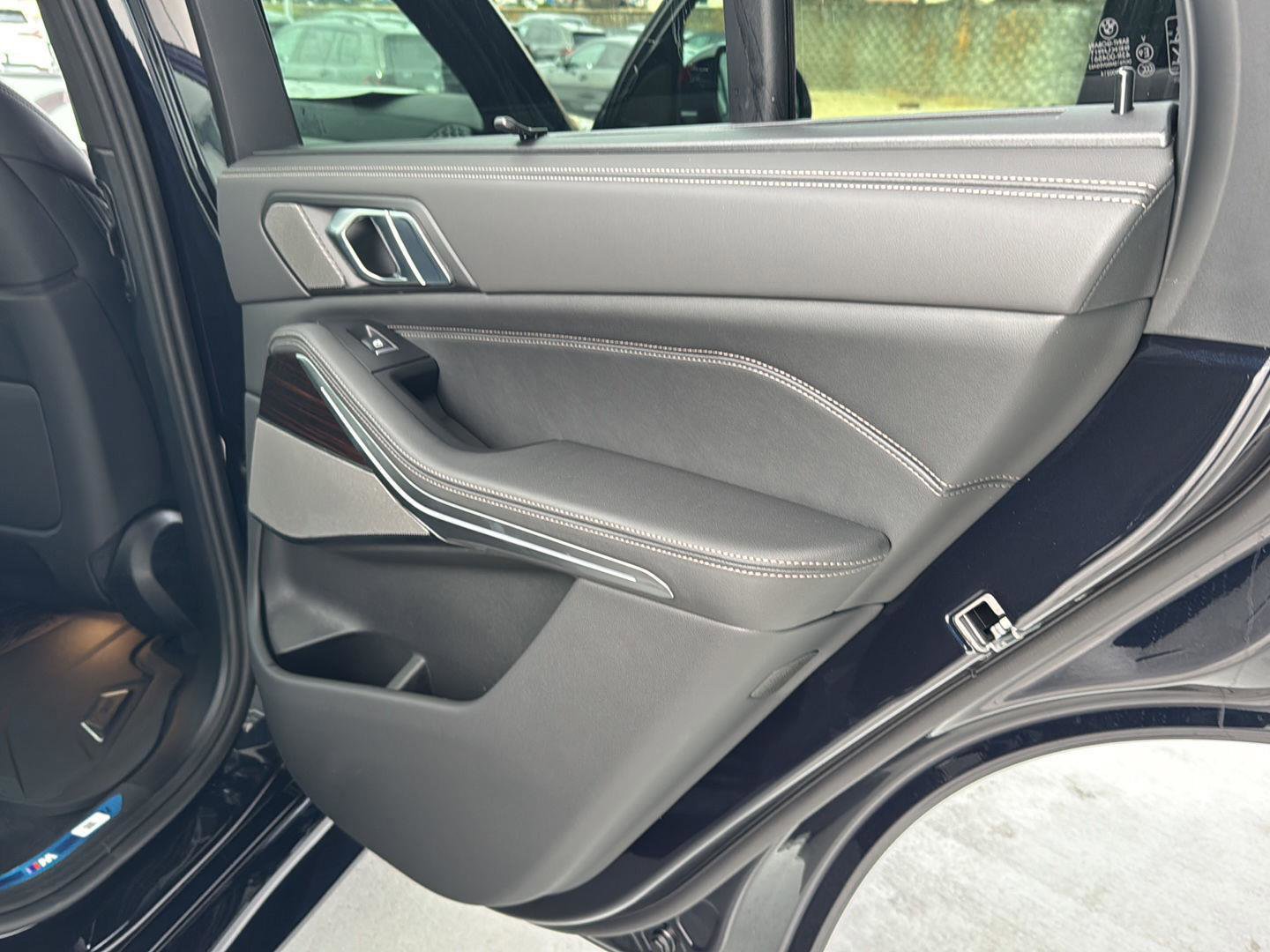 New 2026 BMW X5 xDrive40i w/ Executive Package image 14