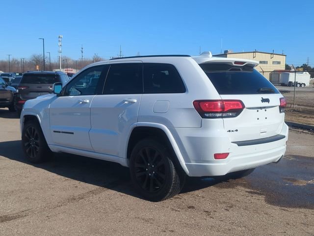 Used 2019 Jeep Grand Cherokee Altitude AWD/4WD image 5