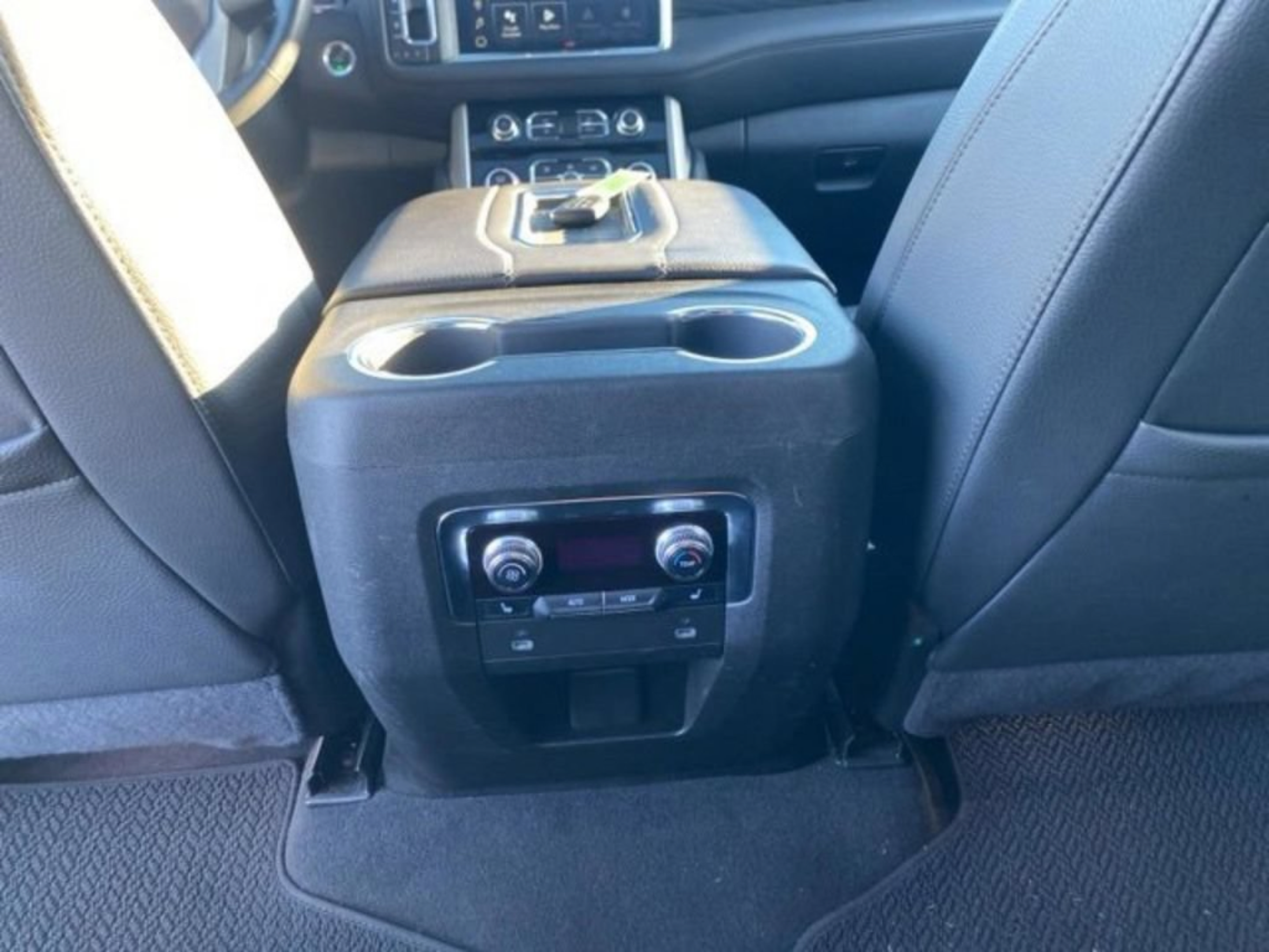 Used 2024 GMC Yukon XL Denali RWD image 27