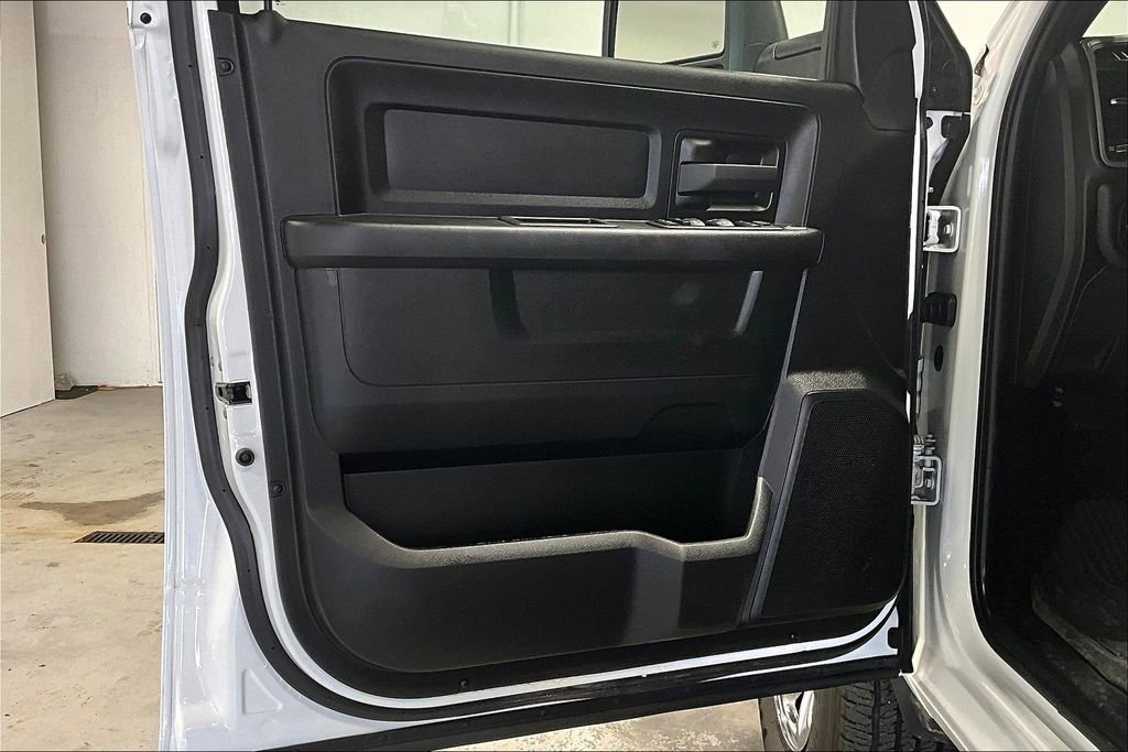 Used 2024 RAM 2500 Tradesman w/ Chrome Appearance Group image 20