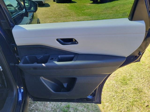 Used 2025 Nissan Pathfinder SV FWD image 32