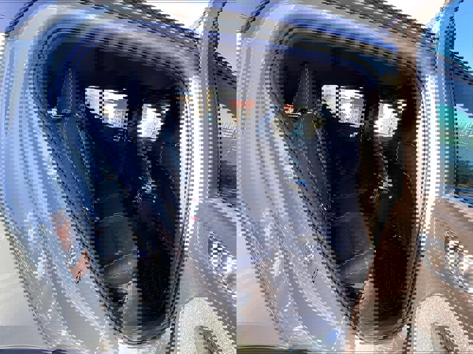 Used 2023 Volvo XC40 Recharge Ultimate image 30