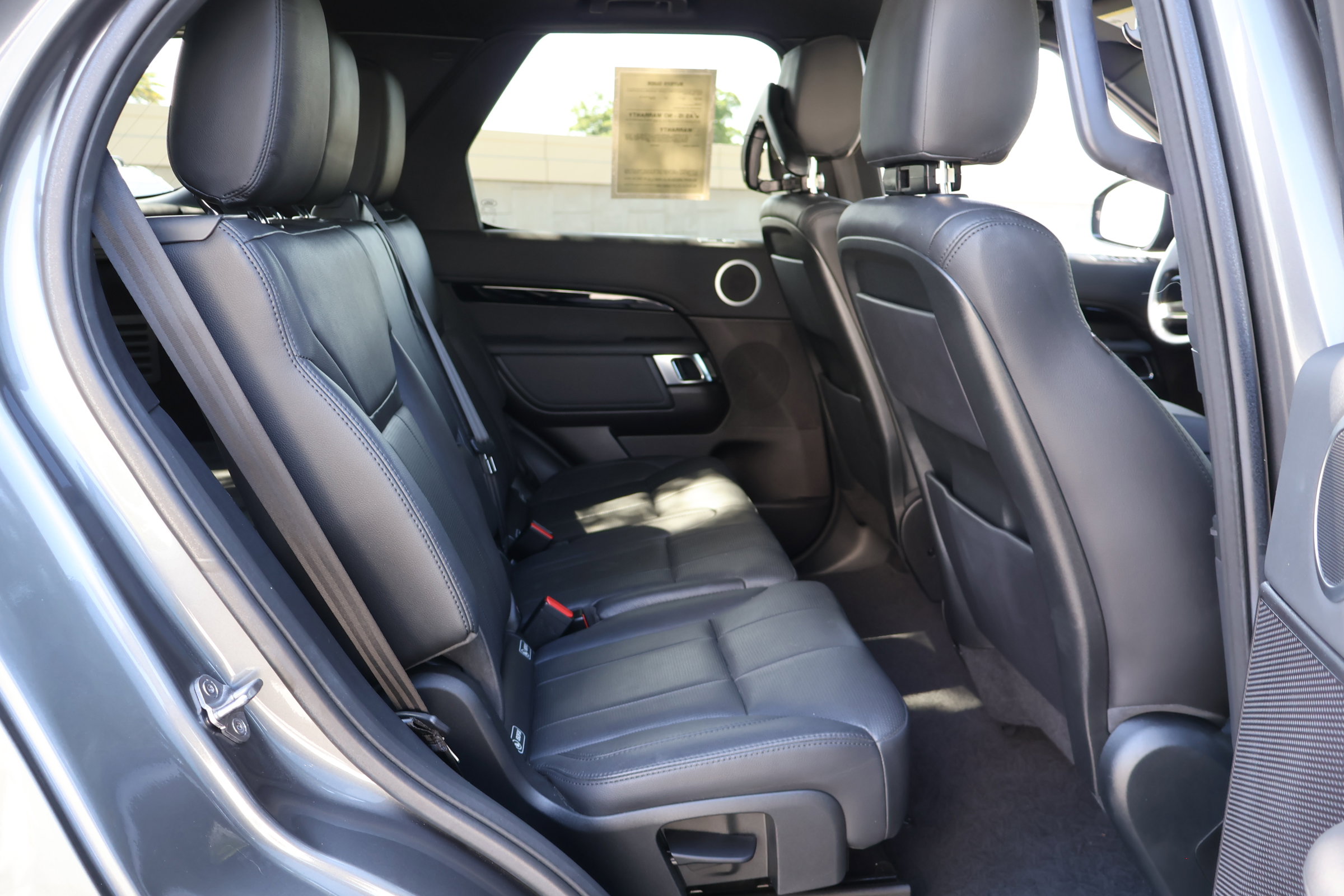 Used 2019 Land Rover Discovery SE AWD/4WD image 21