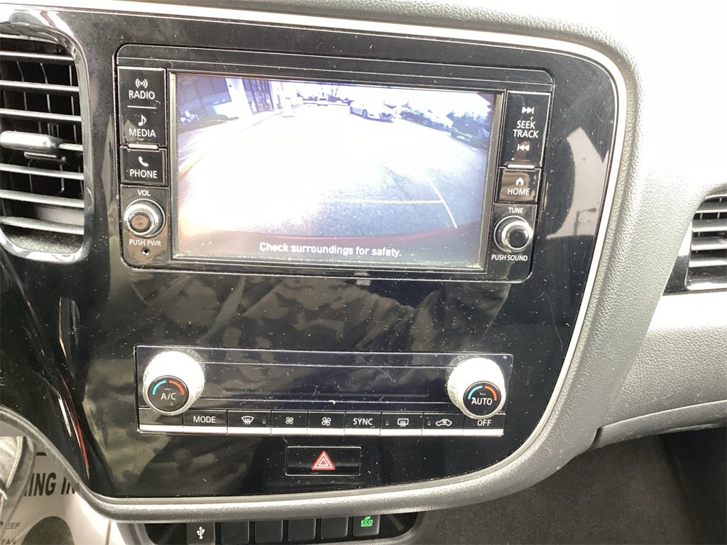 Used 2020 Mitsubishi Outlander ES image 22