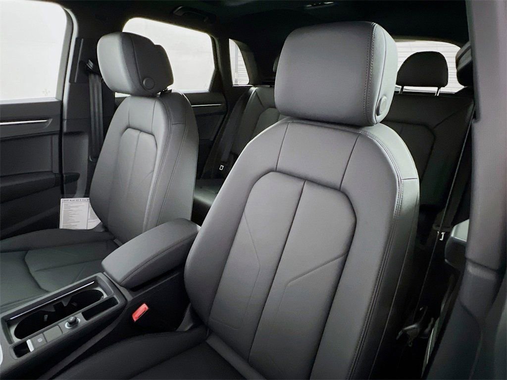 New 2025 Audi Q3 2.0T Premium image 11