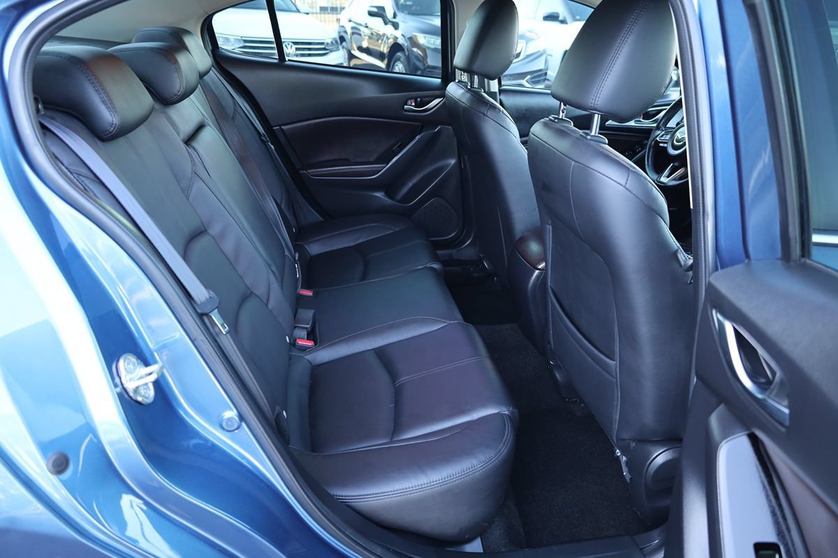 Used 2017 MAZDA MAZDA3 Touring w/ Popular Equipment Package FWD image 14