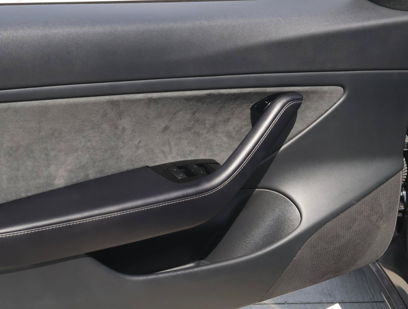 Used 2018 Tesla Model 3 Long Range RWD image 13