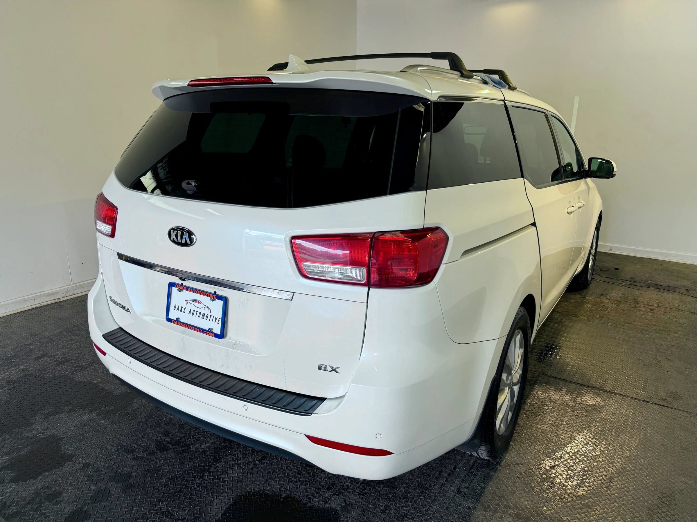 Used 2016 Kia Sedona EX FWD image 7