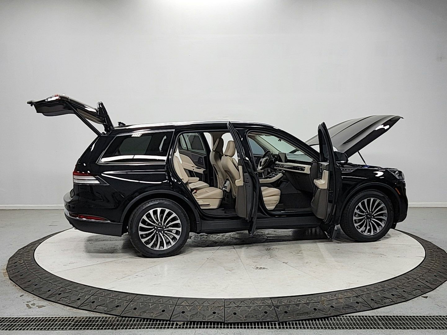 Used 2023 Lincoln Aviator Reserve w/ Elements Package Plus image 16