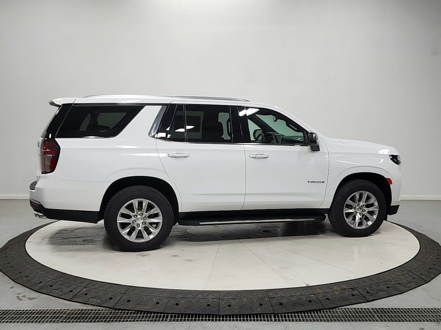 Used 2023 Chevrolet Tahoe Premier RWD image 8