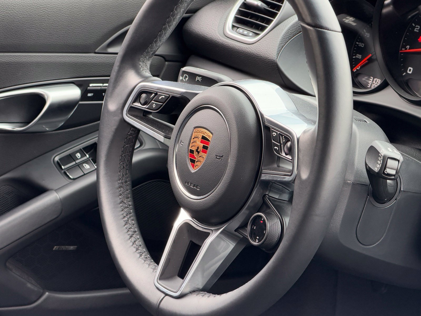 Certified 2025 Porsche 718 Cayman RWD image 20