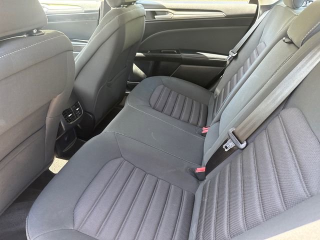 Used 2017 Ford Fusion SE w/ Fusion SE Technology Package image 16