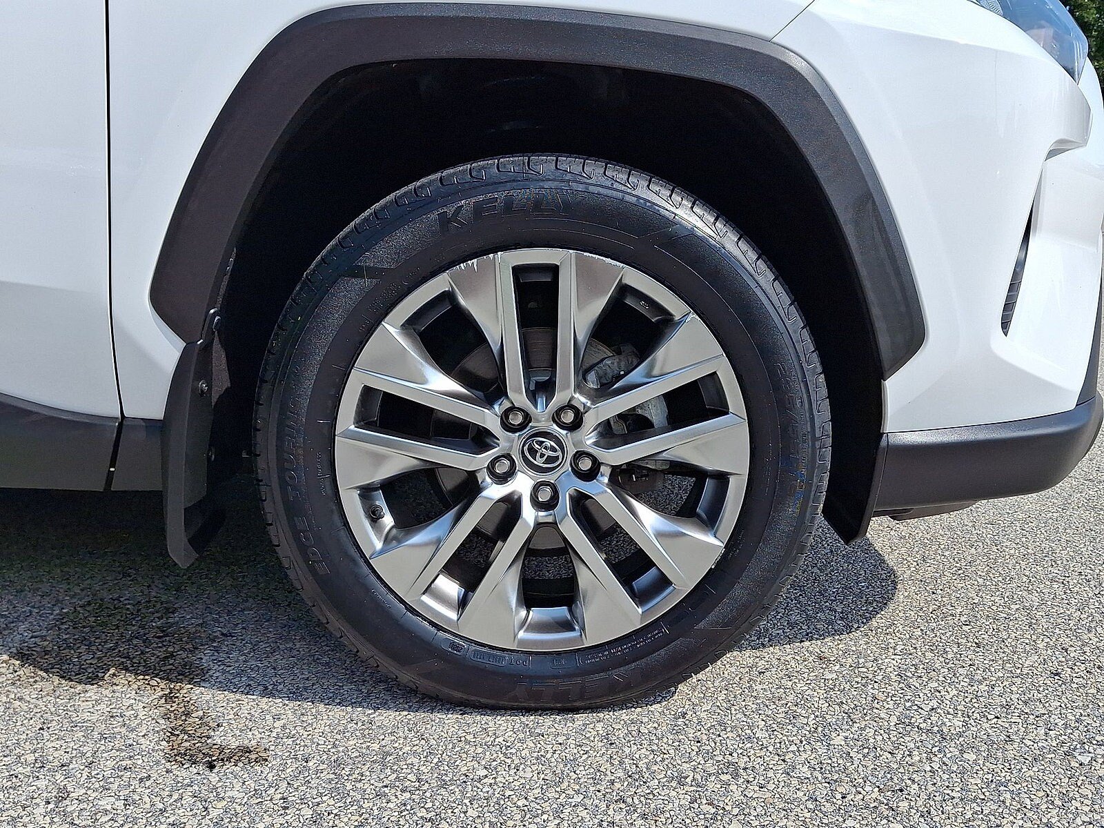 Used 2020 Toyota RAV4 XLE Premium AWD/4WD image 27