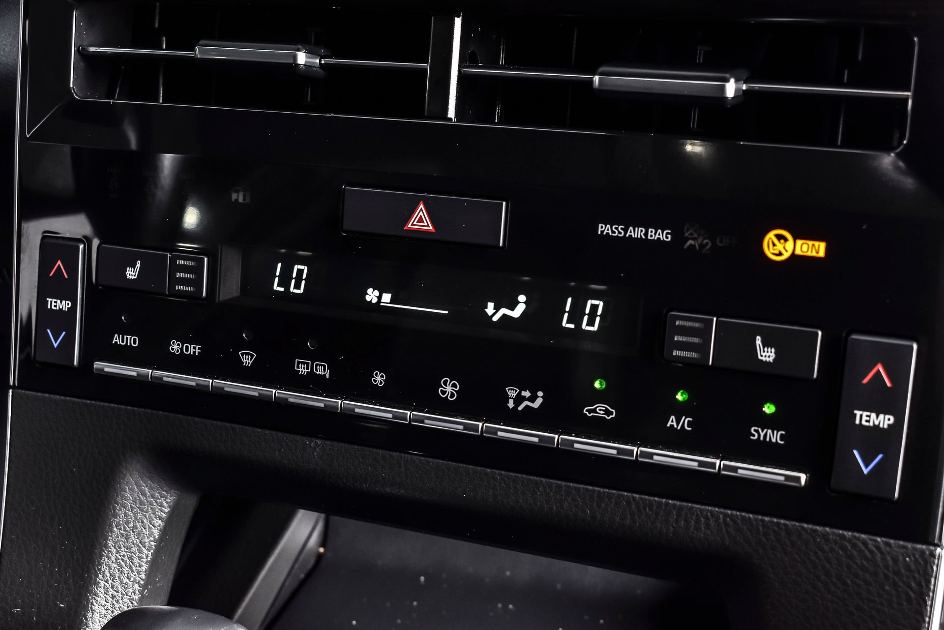 Used 2020 Toyota Avalon XLE w/ Moonroof Package FWD image 27