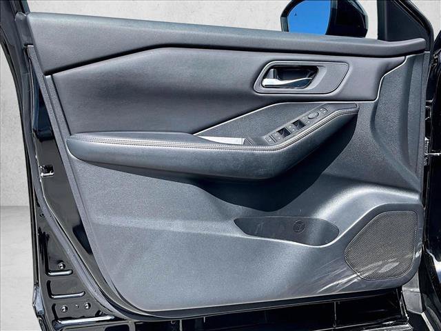 Used 2025 Nissan Rogue SV AWD/4WD image 18
