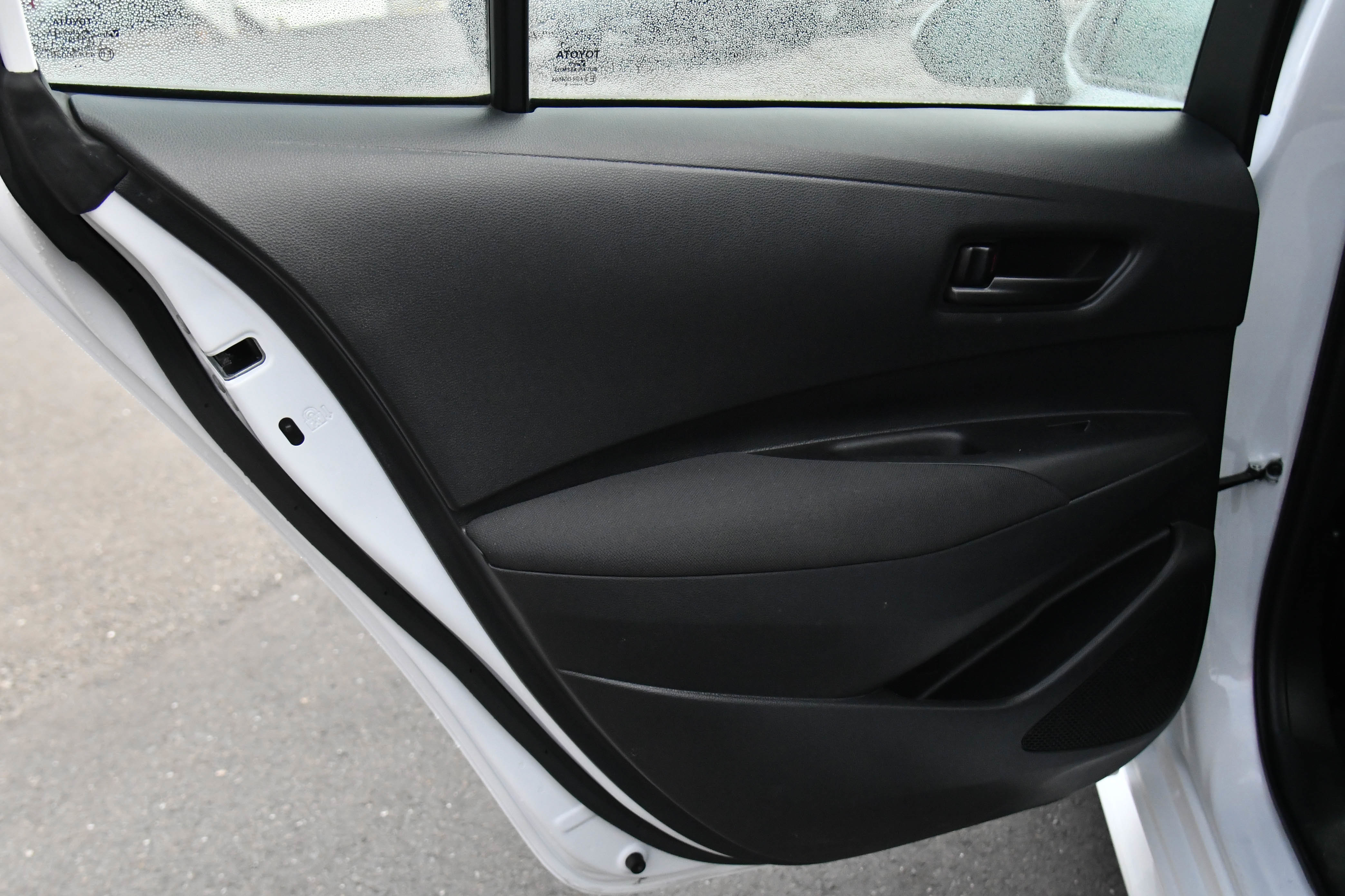 Used 2025 Toyota Corolla LE image 33