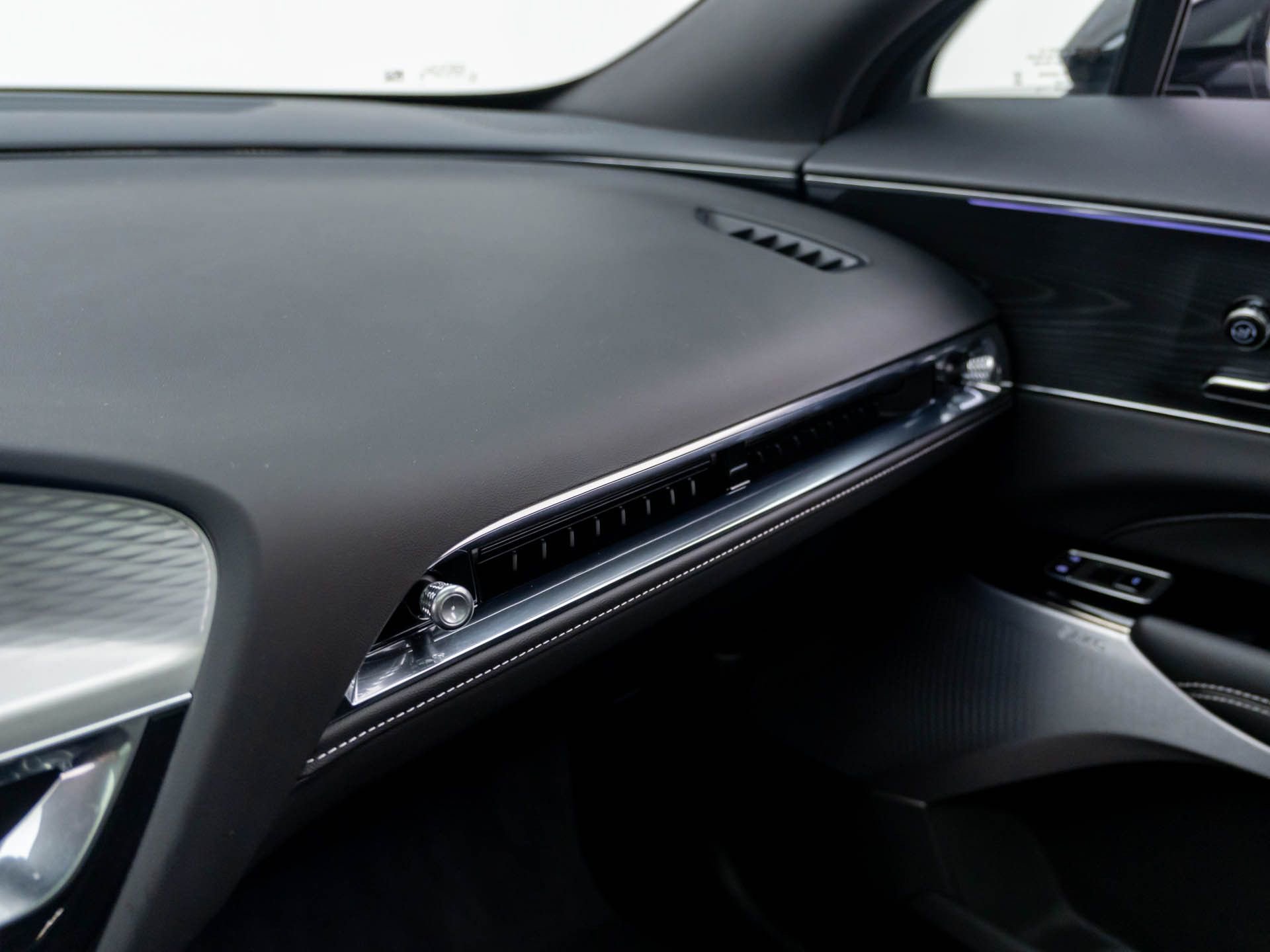 Certified 2024 Cadillac Lyriq Luxury w/ LPO, Floor Liner Package image 32