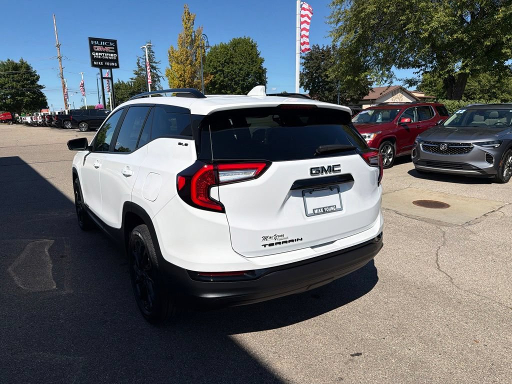 Certified 2024 GMC Terrain SLE w/ Driver Convenience Package FWD image 9