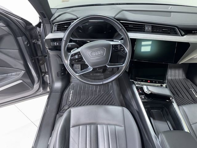 Used 2022 Audi e-tron Premium Plus w/ Premium Plus Package image 18