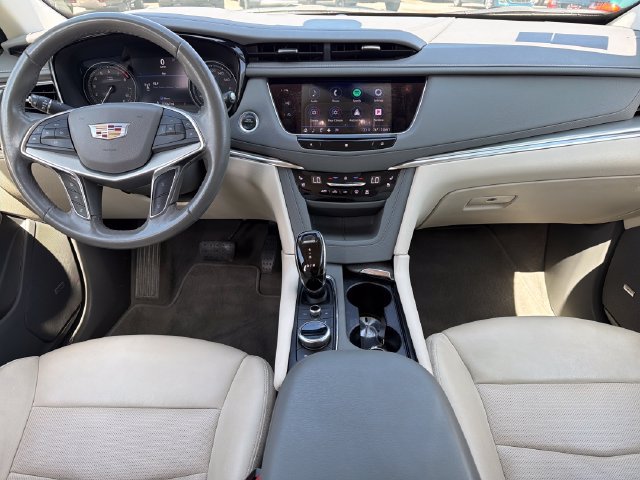 Used 2021 Cadillac XT5 Premium Luxury FWD image 9