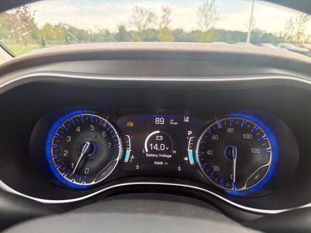 Used 2017 Chrysler Pacifica Limited FWD image 60
