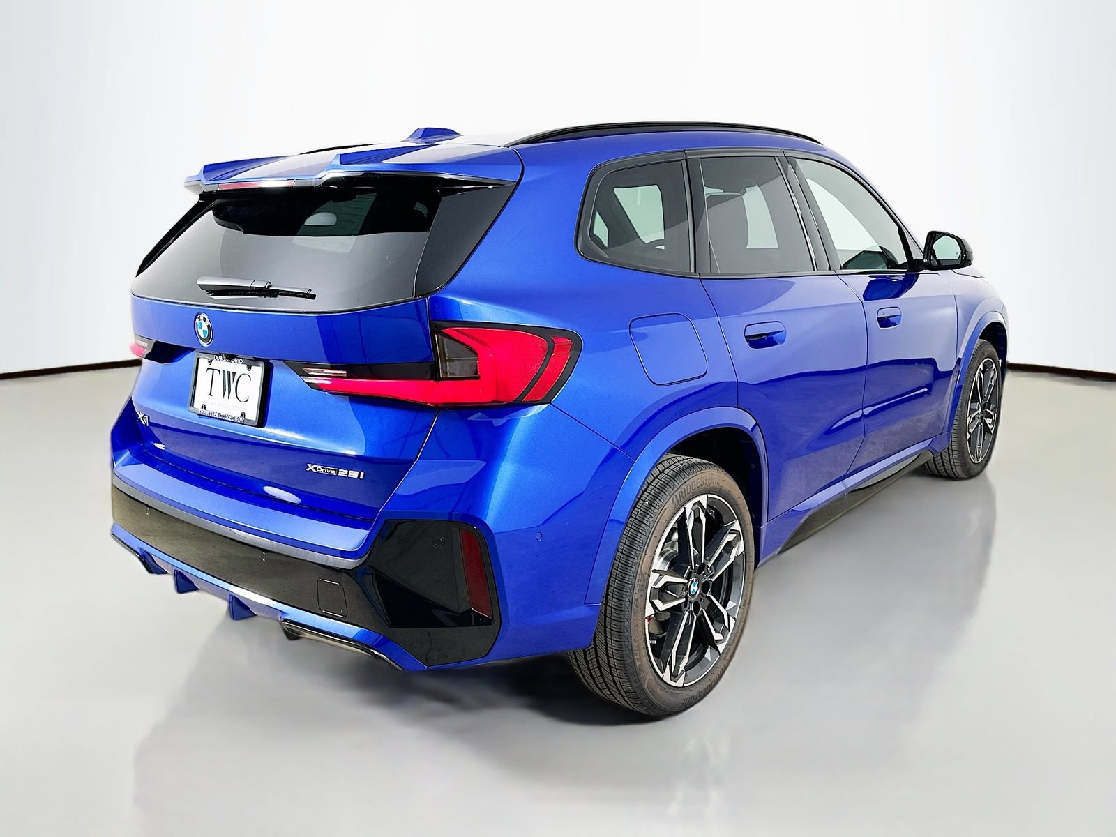 New 2026 BMW X1 xDrive28i w/ Technology Package AWD/4WD image 5