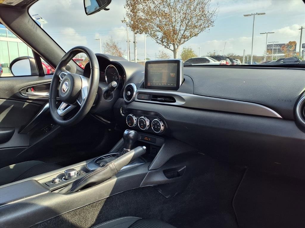 Used 2020 FIAT 124 Spider Classica w/ Technology Group image 12