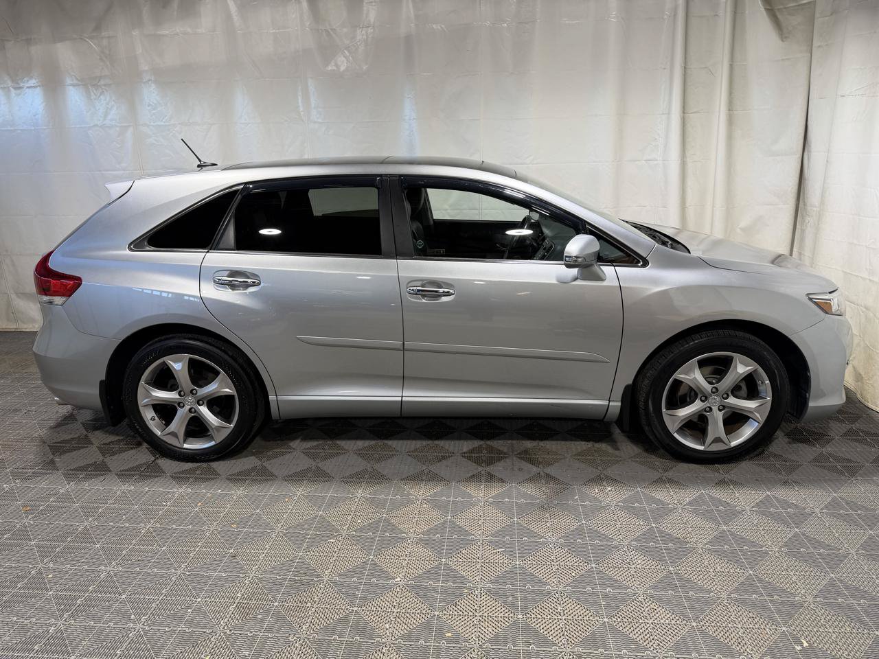 Used 2015 Toyota Venza Limited AWD/4WD image 7